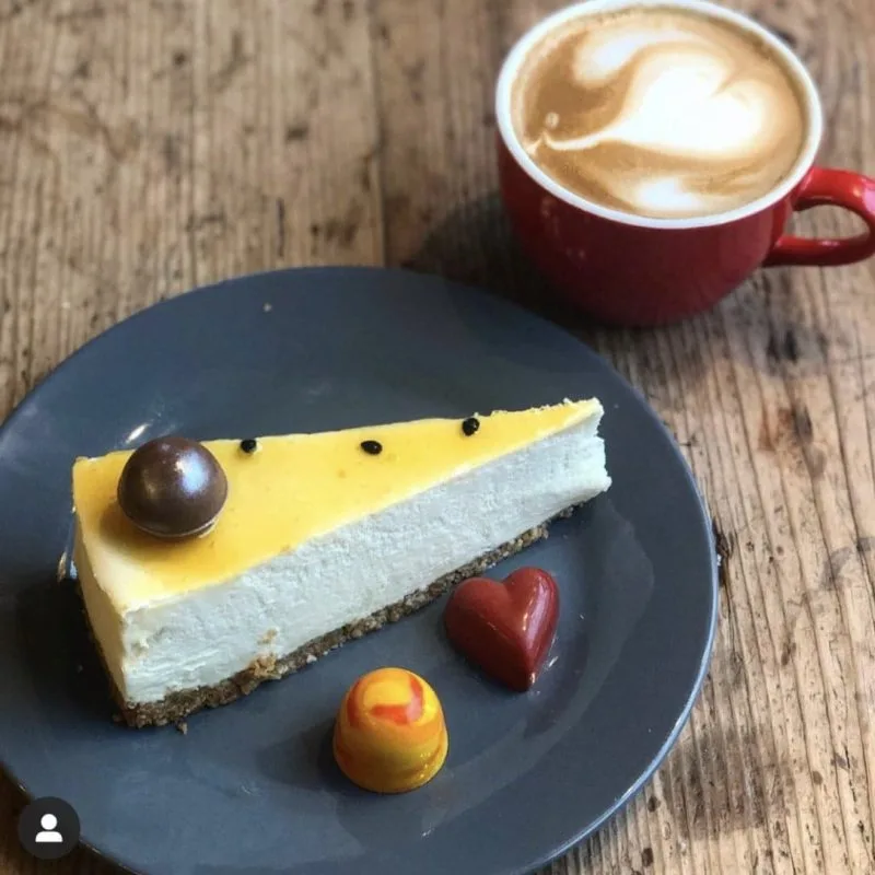 Ostekakebit med pasjonsfrukt