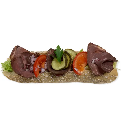 Full pakke! Baguett med vår egen potetsalat, og roastbeef