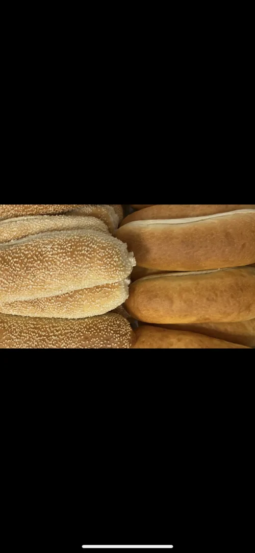 Pølsebrød med sesam