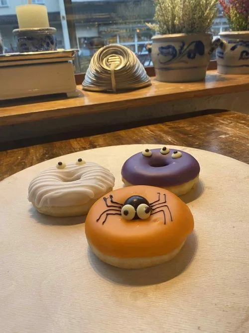 Halloween donuts 4 pk