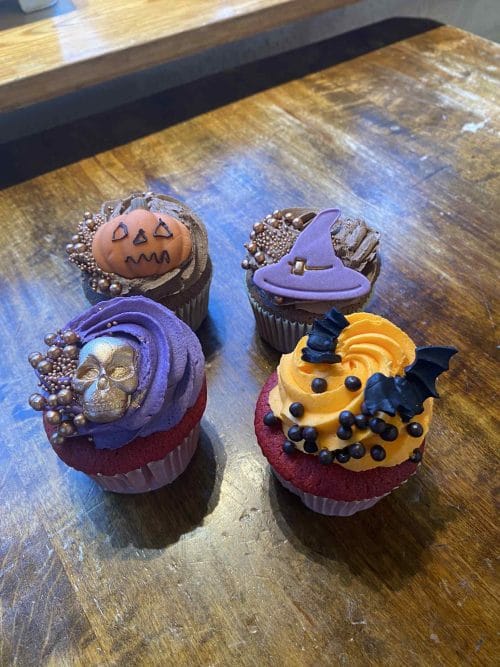 Cupcake med Halloween pynt 4 pk