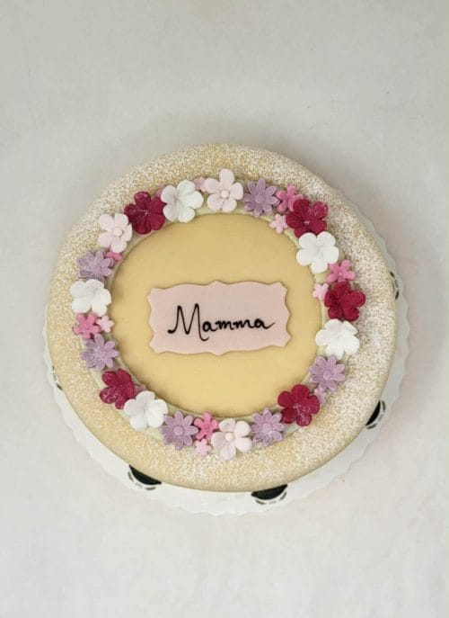 Marsipankake til morsdag m. Jordbær