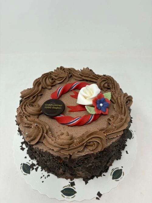 Sjokoladekake maipyntet